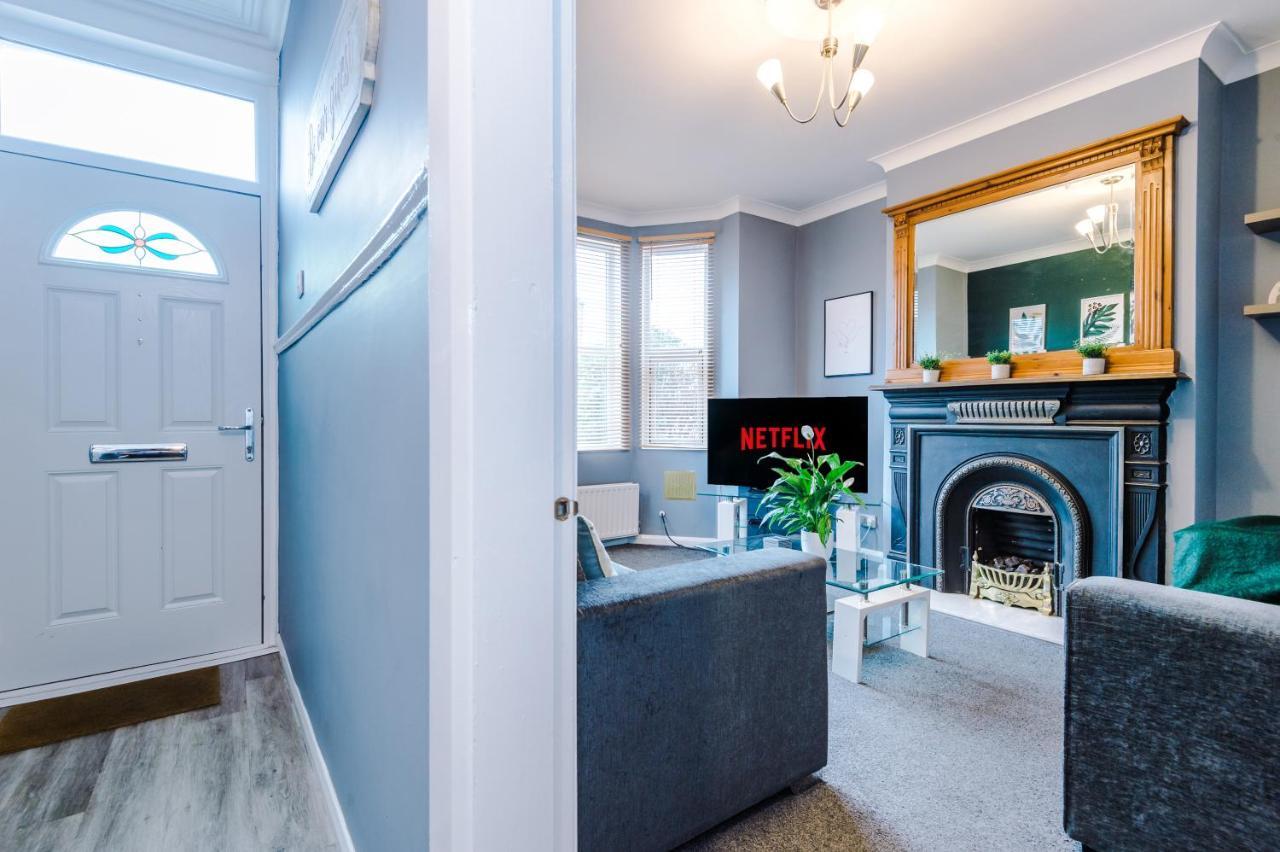 Spacious Modern Chester Home - Great Location エクステリア 写真