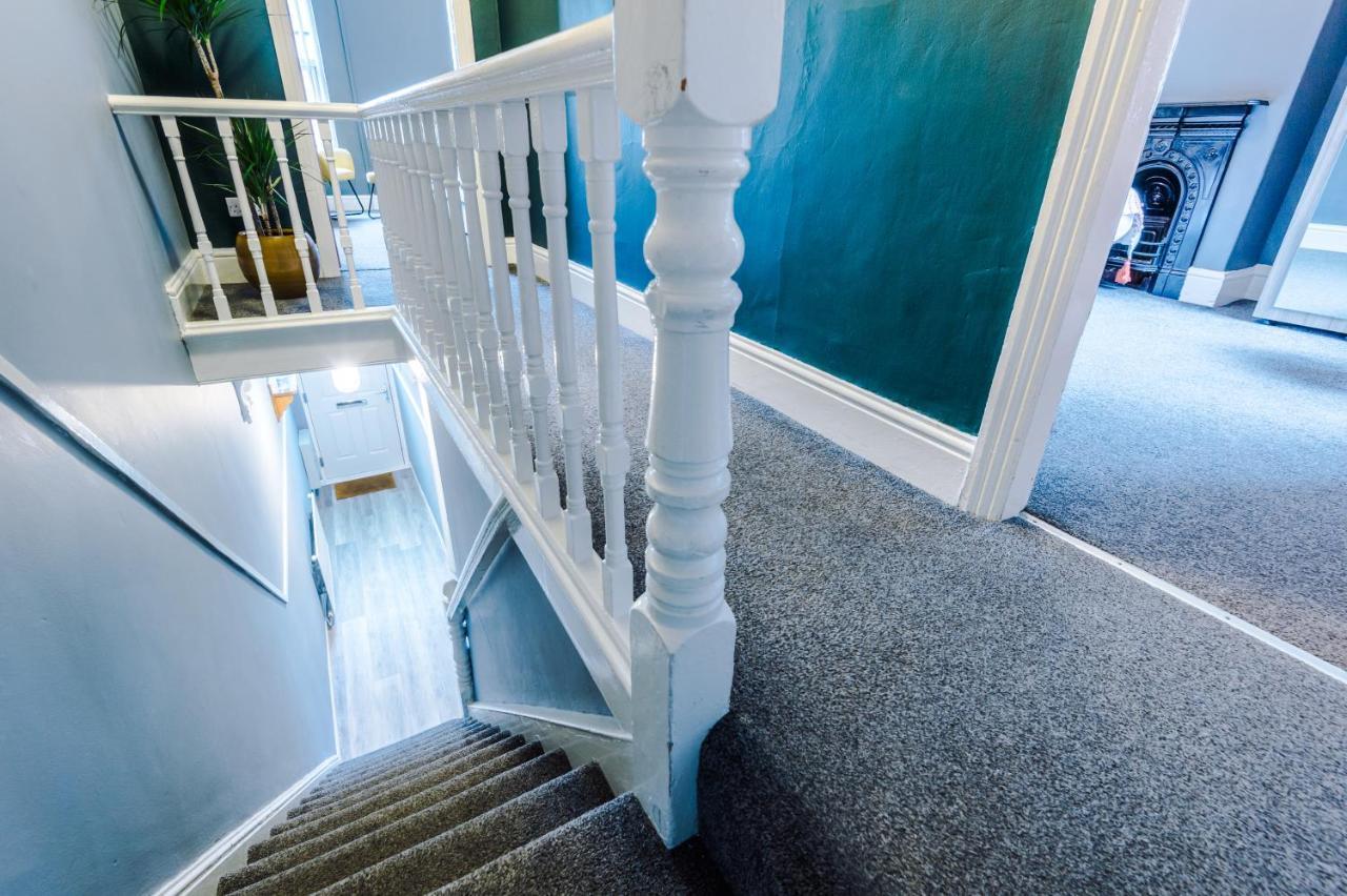 Spacious Modern Chester Home - Great Location エクステリア 写真
