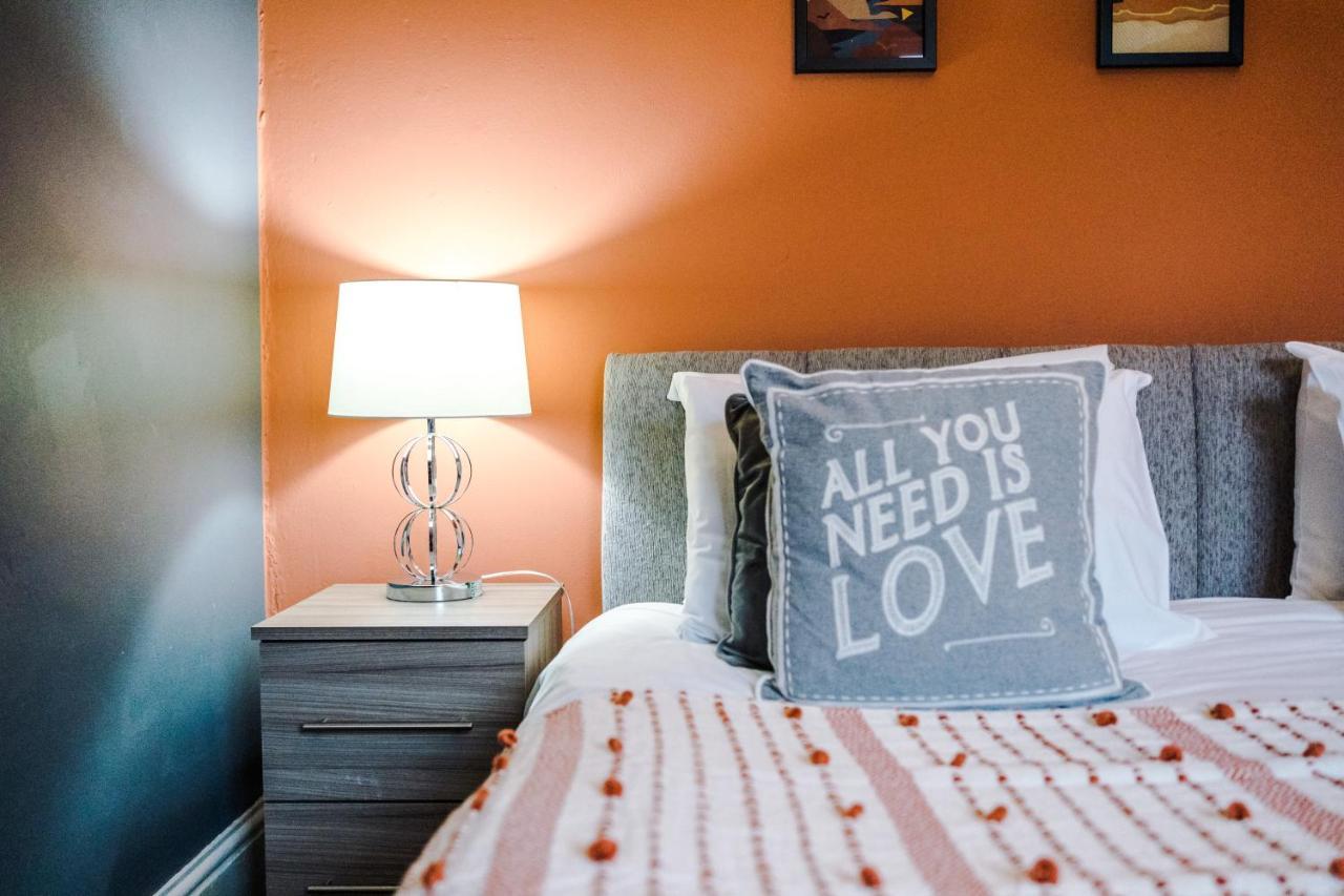 Spacious Modern Chester Home - Great Location エクステリア 写真