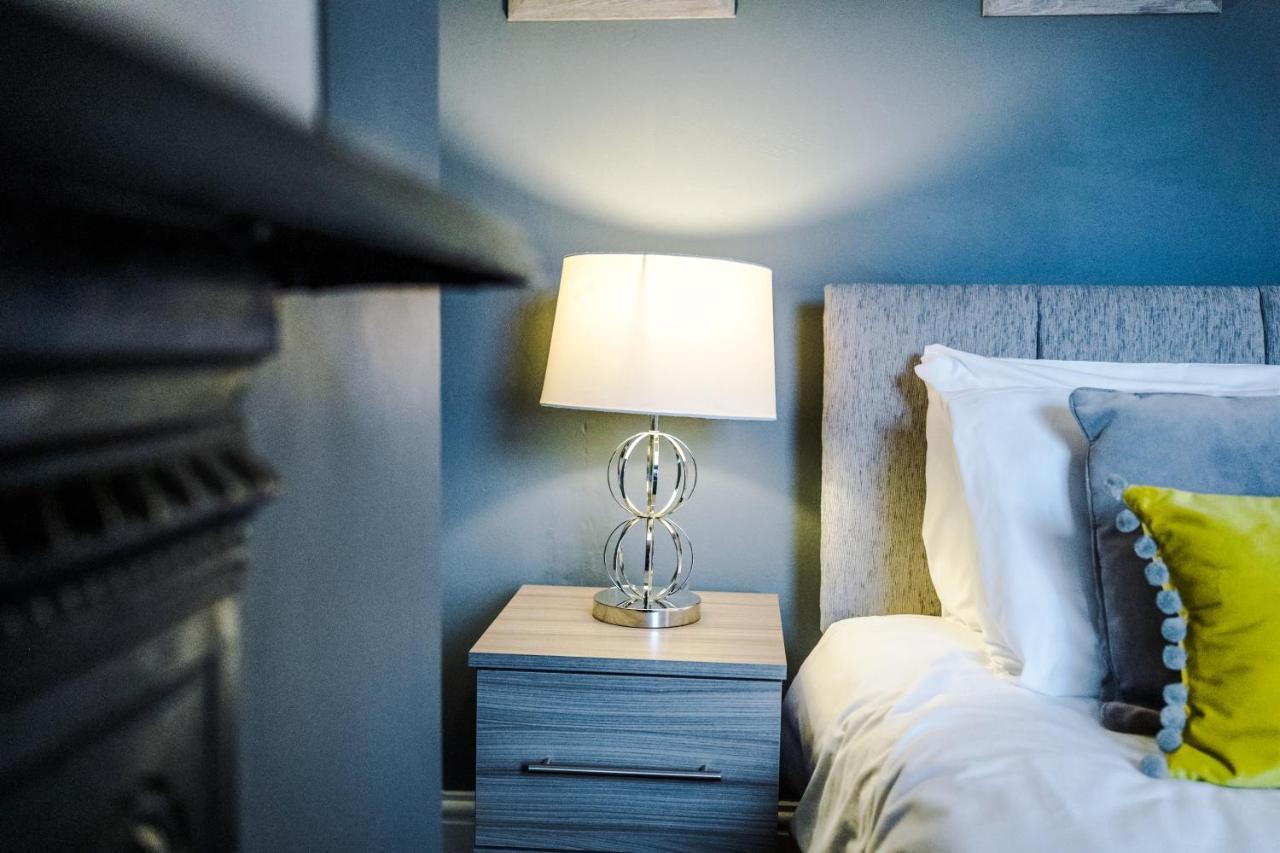 Spacious Modern Chester Home - Great Location エクステリア 写真